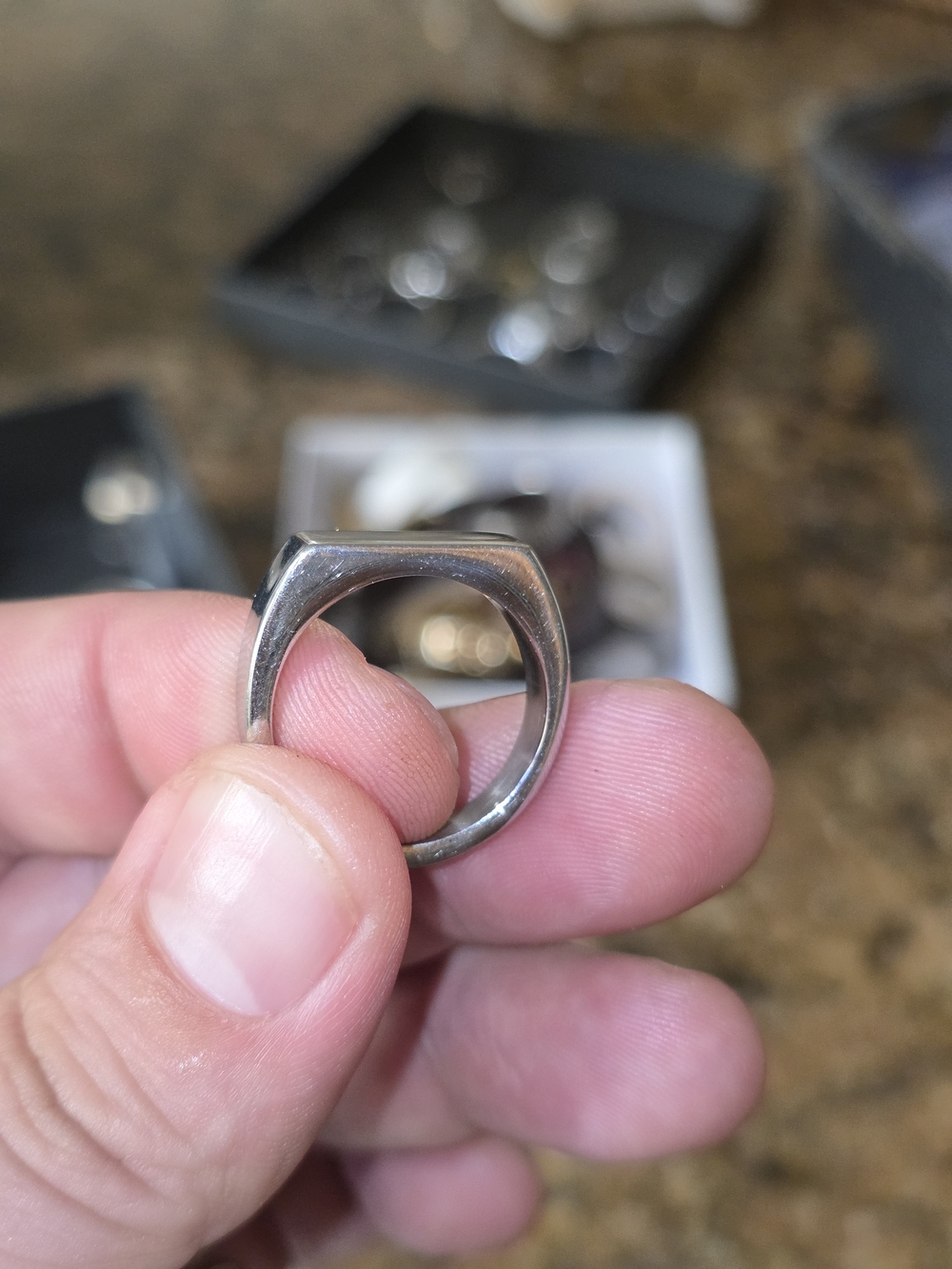 Signet Petite Rectangular Ring - Picture 4 of 5